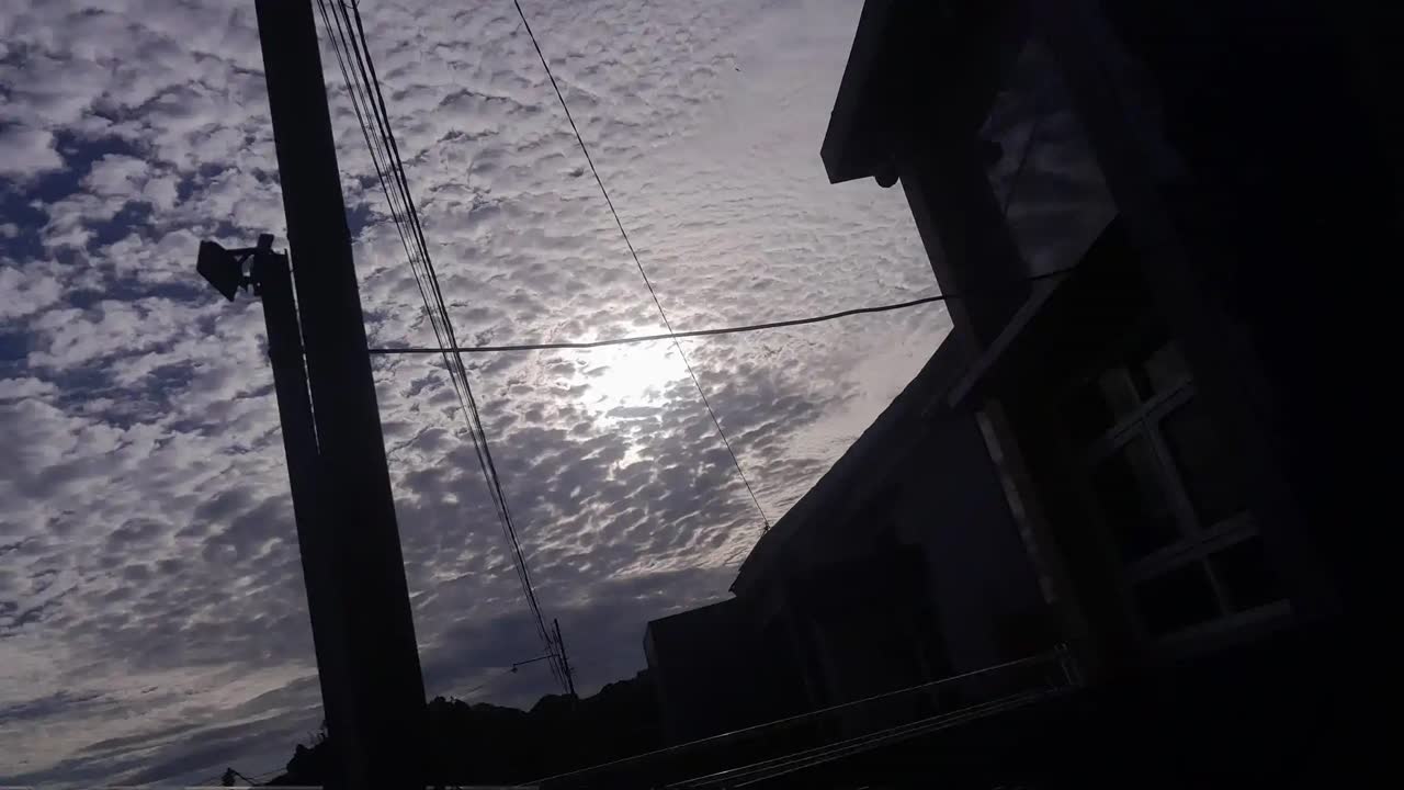 Foto Langit dan ada Mataharinya